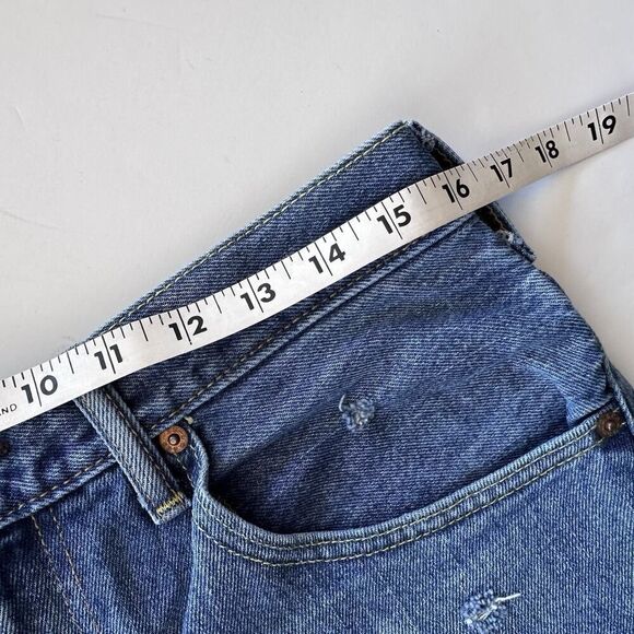 Levi’s 517 Cut Off Shorts Denim Jean Frayed Distressed Medium Wash Size 32 - Picture 6 of 8